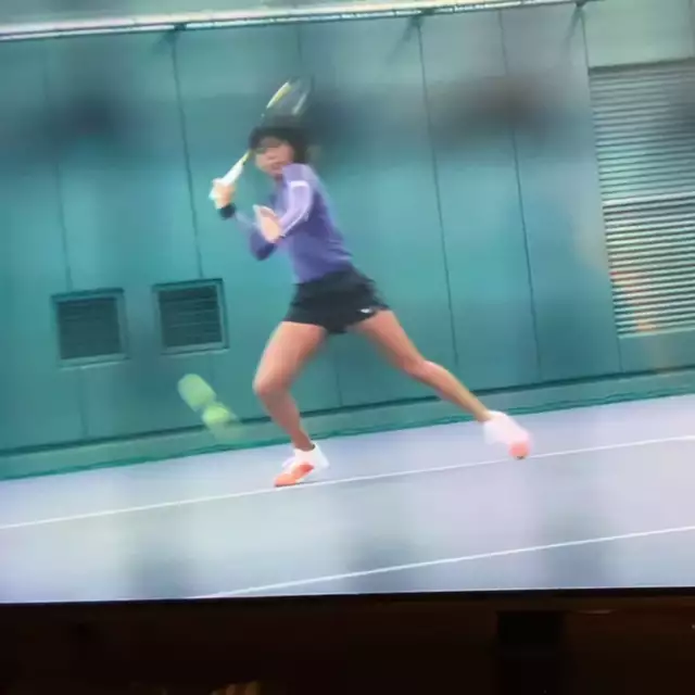 knees in osaka tennis