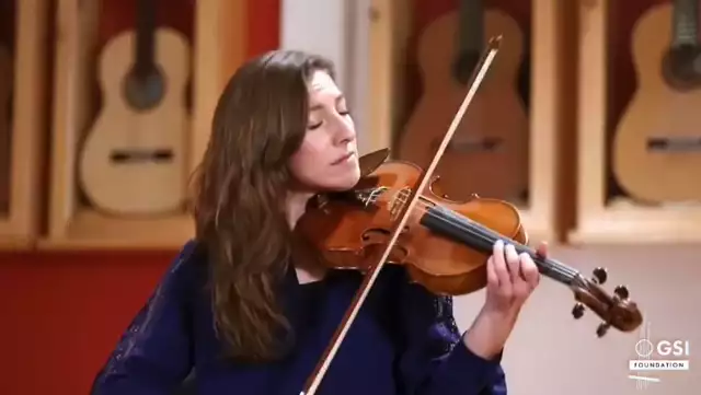 Levers playin violin