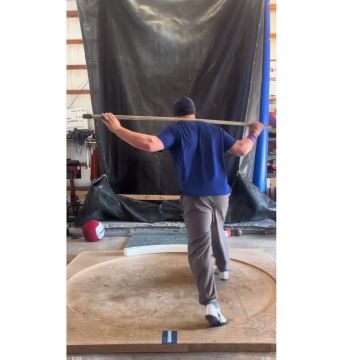 Ankle set shot put crouser